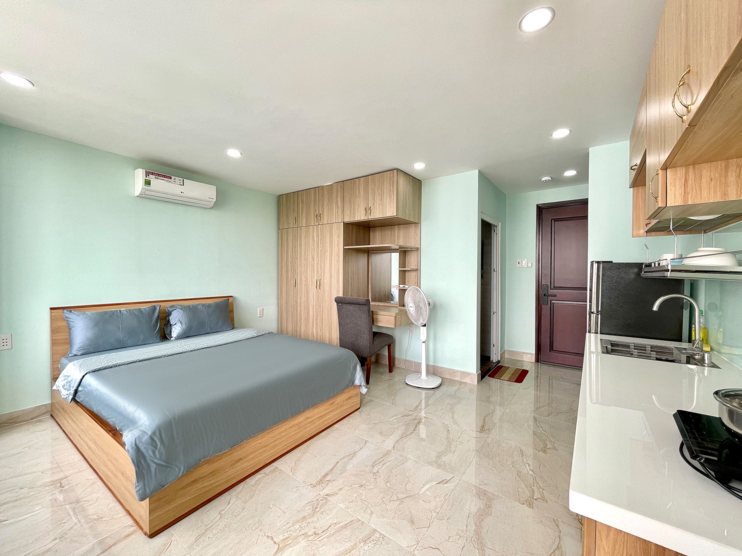 Cho thuê phòng Studio ban công lầu 4 tại Phú Nhuận