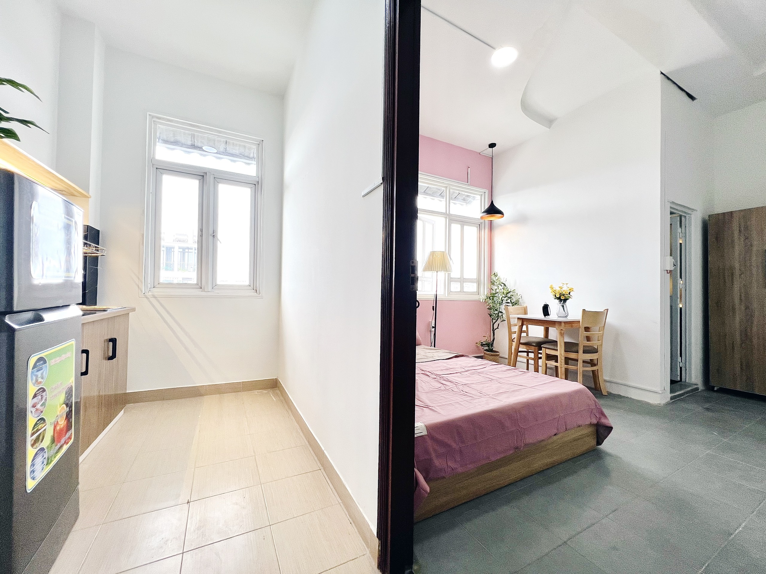 Cho thuê căn hộ 1 phòng ngủ cửa sổ lớn siêu rộng tại Bình Thạnh