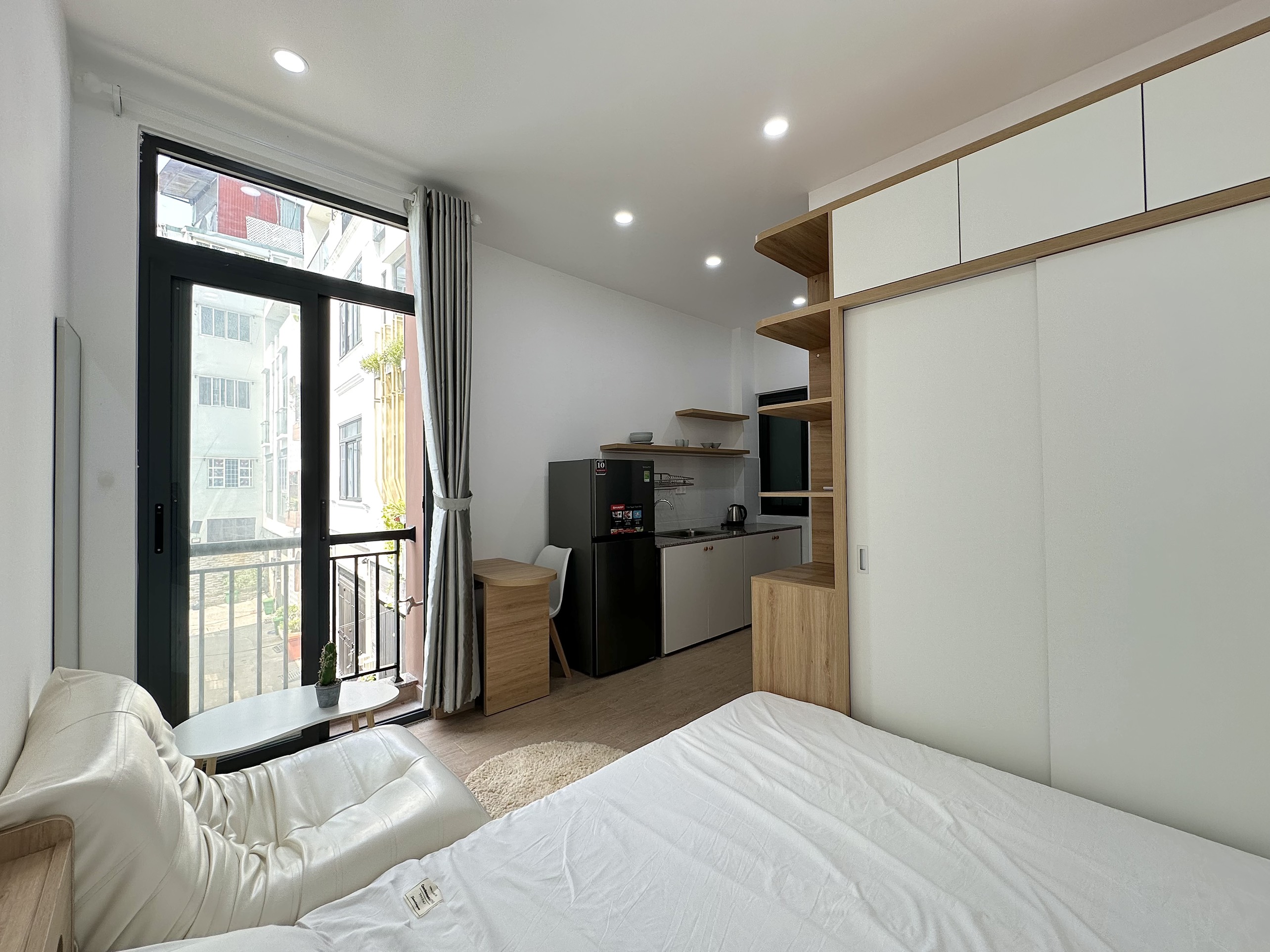 Cho thuê căn Studio ban công lầu 1 tại Tân Bình